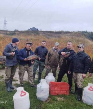 У водойми Нововолинська рибалки випустили пів тонни риби