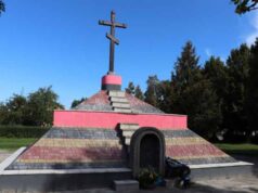 Сапожніков намостив на могилі УПА у Нововолинську кривої бруківки на 100 000 грн Сапожніков намостив на могилі УПА у Нововолинську кривої бруківки на 100 000 грн