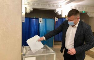 Погану владу обирають “хороші” люди, які не ходять на вибори, – Борис Карпус закликав нововолинців... Погану владу обирають "хороші" люди