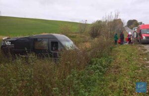 Бус злетів в кювет на трасі Нововолинськ – Володимир-Волинський Бус злетів в кювет на трасі Нововолинськ – Володимир-Волинський