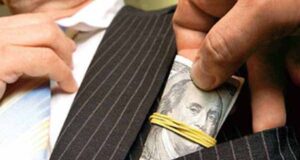 Українці зможуть “полювати” на чиновників-хабарників, – закон Українці зможуть "полювати" на чиновників-хабарників