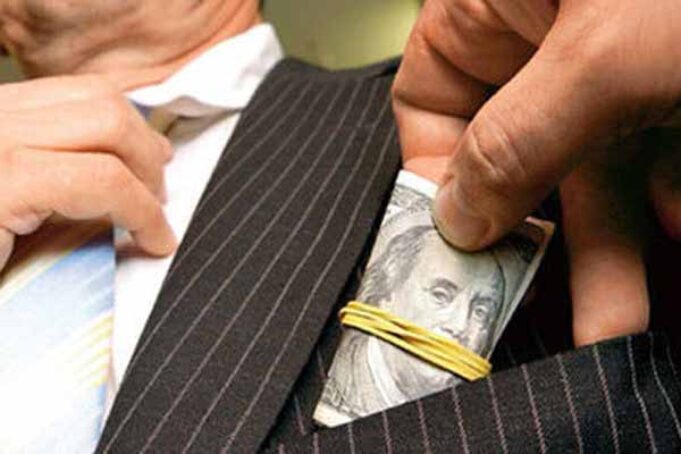 Українці зможуть “полювати” на чиновників-хабарників, – закон Українці зможуть "полювати" на чиновників-хабарників