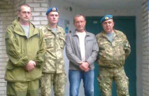 Батькам загиблого “кіборга” Вадима Демчука передали нагороду Батькам загиблого "кіборга" Вадима Демчука передали нагороду