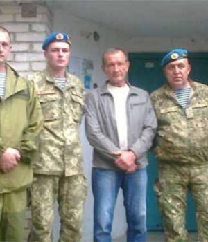 Батькам загиблого "кіборга" Вадима Демчука передали нагороду
