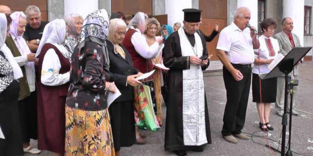 У Жовтневому на День селища молилися за мир У Жовтневому на День селища молилися за мир