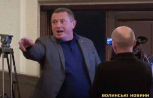 Голова Волинської ОДА не хоче працювати і бачити «морди» депутатів Волині (ВІДЕО) Голова Волинської ОДА не хоче працювати і бачити «морди» депутатів Волині (ВІДЕО)