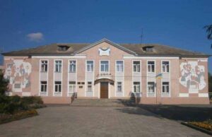 У Нововолинську батьки та активісти проти реорганізації школи У Нововолинську батьки та активісти проти реорганізації школи