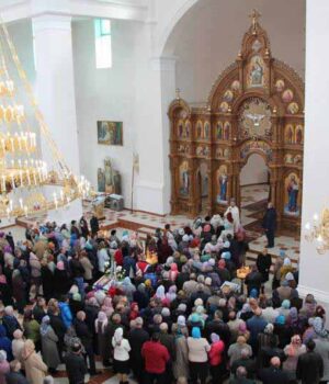 Перша святкова літургія в Святодухівському соборі м.Нововолинська (ФОТО)