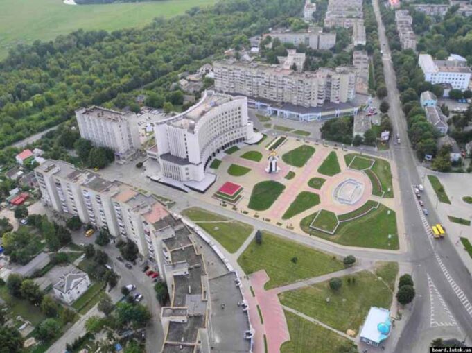 Активісти та політики вимагатимуть від влади змінити виборчі правила, створити антикорупційний суд та обмежити недоторканість... Активісти та політики вимагатимуть від влади змінити виборчі правила