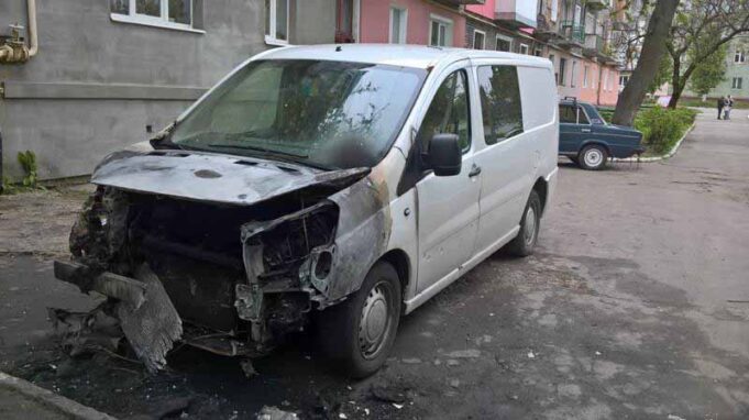 В ніч із 12 на 13 травня у Нововолинську горів мікроавтобус «Peugeot Expert» В ніч із 12 на 13 травня у Нововолинську горів мікроавтобус «Peugeot Expert»