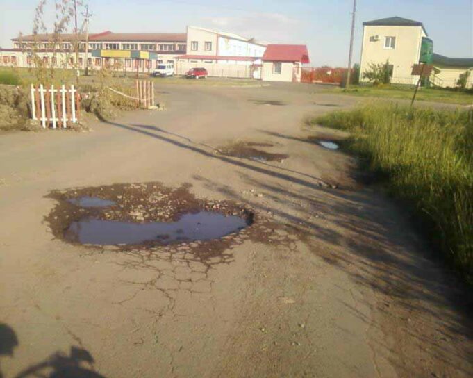 Жахлива дорога у Нововолинську: просять негайного ремонту Жахлива дорога у Нововолинську: просять негайного ремонту
