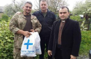 “Допоможи ближньому”: благодійний фонд передав подарунки сім’ям воїнів "Допоможи ближньому": благодійний фонд передав подарунки сім'ям воїнів