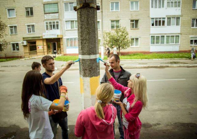 На вулицях Нововолинська з’явилися “патріотичні” стовпи На вулицях Нововолинська з'явилися "патріотичні" стовпи