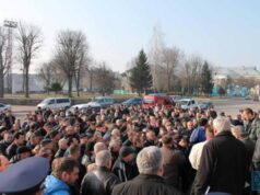 Шахтарі мітингували під міськрадою і знову перекрили дорогу Шахтарі мітингували під міськрадою і знову перекрили дорогу