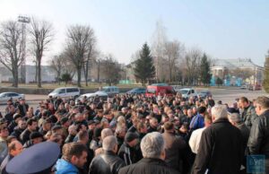 Шахтарі мітингували під міськрадою і знову перекрили дорогу Шахтарі мітингували під міськрадою і знову перекрили дорогу