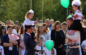 Перший дзвоник пролунав у школах Нововолинська (фото/відео) Перший дзвоник пролунав у школах Нововолинська (фото/відео)