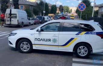 Нововолинська поліція “ловила” водіїв, які з порушеннями паркуються біля центрального ринку Нововолинська поліція "ловила" водіїв