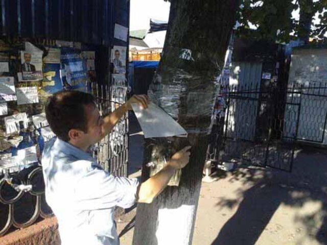 Агітацію, розміщену поза тумбами – усунуто Агітацію