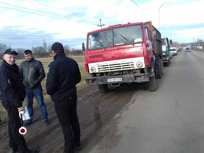 Поліція затримала автомобіль із обладнанням, яке вивозили з шахти №1 «Нововолинська» Поліція затримала автомобіль із обладнанням