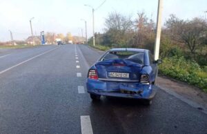 ДТП біля Центрального ринку: зіткнулись вантажівка та легковик ДТП біля Центрального ринку: зіткнулись вантажівка та легковик