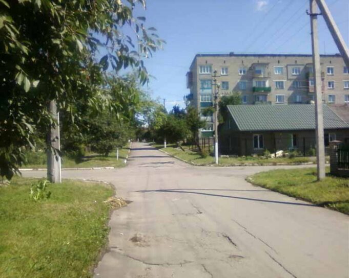 Нововолинці просять встановити дорожній знак на перехресті Нововолинці просять встановити дорожній знак на перехресті