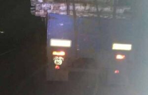 Із навантаженого камазу, що прямував на “Кроноспан”, вилетіли колоди прямо під колеса іномарки Із навантаженого камазу