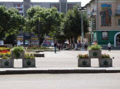 На майдані Незалежності встановили декоративні клумби На майдані Незалежності встановили декоративні клумби