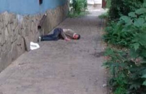 Жителі двору в центрі міста потерпають від п’яниць Жителі двору в центрі міста потерпають від п'яниць