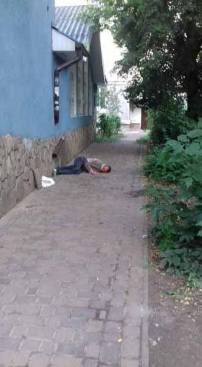 Жителі двору в центрі міста потерпають від п’яниць Жителі двору в центрі міста потерпають від п'яниць