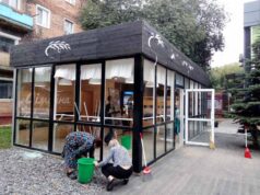 У Нововолинську понищили вікна “Сімейної пекарні” та “АТБ” У Нововолинську понищили вікна "Сімейної пекарні" та "АТБ"