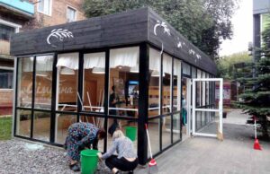 У Нововолинську понищили вікна “Сімейної пекарні” та “АТБ” У Нововолинську понищили вікна "Сімейної пекарні" та "АТБ"