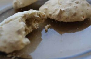 У нововолинському супермаркеті придбали печиво з хробаками У нововолинському супермаркеті придбали печиво з хробаками