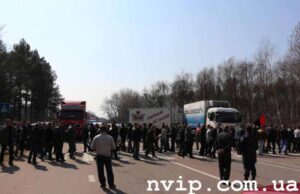 Гірники перекрили дорогу перед мостом через Західний Буг Гірники перекрили дорогу перед мостом через Західний Буг