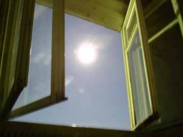 Працівник “Бужанки” випав з вікна Працівник "Бужанки" випав з вікна