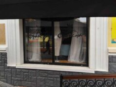 У Нововолинську невідомі розтрощили вікна у кафе “Франсуа” У Нововолинську невідомі розтрощили вікна у кафе “Франсуа”