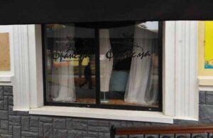 У Нововолинську невідомі розтрощили вікна у кафе “Франсуа” У Нововолинську невідомі розтрощили вікна у кафе “Франсуа”
