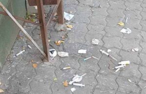 У самому центрі міста знайшли купу шприців У самому центрі міста знайшли купу шприців