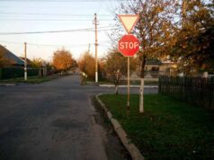 На перехресті Миру та Сковороди встановленні нові дорожні знаки На перехресті Миру та Сковороди встановленні нові дорожні знаки