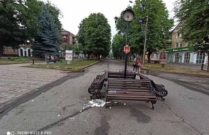 Вандали розбили годинник у центрі міста! Вандали розбили годинник у центрі міста!