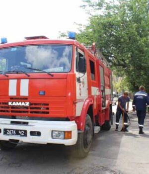 22_15 Рятувальники визволили дворічну дитину