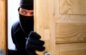 Удень із квартири в центрі міста викрали майна майже на 300 тисяч гривень Удень із квартири в центрі міста викрали майна майже на 300 тисяч гривень