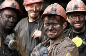 У Нововолинську шахтарі не можуть оформити пенсію У Нововолинську шахтарі не можуть оформити пенсію