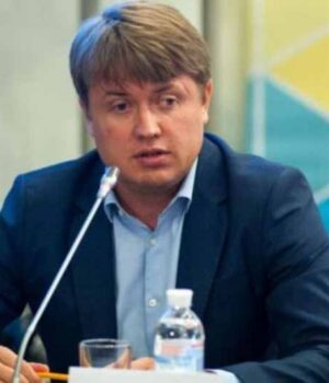 235bcf525c3bf3e-5bcf52432e895-andrey-1-1-650x410_crop_1200 Випускник Нововолинського ліцею увійшов у двадцятку соратників Зеленського