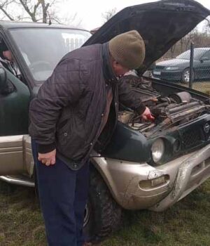 274013110_369445878335864_3369883367316579066_n Мешканців Нововолинської громади просять допомогти відремонтувати авто для медиків-волонтерів
