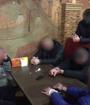 27545173_553532751671120_5588040625237181735_n На Волині за хабар у 3000 доларів затримали працівника СБУ (ФОТО)