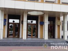 За пошкодження вікон в адмінбудівлі міськради мешканцю міста загрожує до п’яти років обмеження волі За пошкодження вікон в адмінбудівлі міськради мешканцю міста загрожує до п’яти років обмеження волі