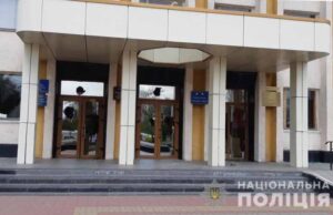 За пошкодження вікон в адмінбудівлі міськради мешканцю міста загрожує до п’яти років обмеження волі За пошкодження вікон в адмінбудівлі міськради мешканцю міста загрожує до п’яти років обмеження волі