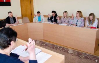 Члени виконкому спрямували мільйон гривень на матеріально-технічне забезпечення військовим та теробороні Члени виконкому спрямували мільйон гривень на матеріально-технічне забезпечення військовим та теробороні