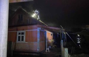 Нічна пожежа у Нововолинську: влучила блискавка Нічна пожежа у Нововолинську: влучила блискавка