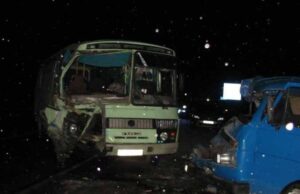 ДТП з постраждалими: вантажівка зіткнулася із рейсовим автобусом ДТП з постраждалими: вантажівка зіткнулася із рейсовим автобусом